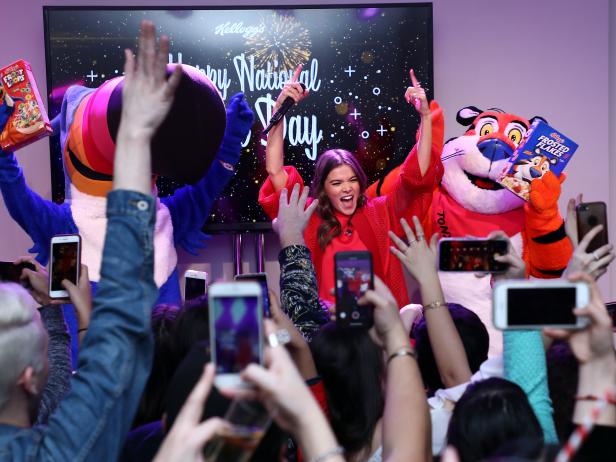 March 6, 2018 - New York City: HHailee Steinfeld at Kellogg's National Cereal Day Party at the Kellogg's NYC Cafe, where she performed an intimate concert for friends and fans.
-- PICTURED: Hailee Steinfeld
-- PHOTO BY: Sara Jaye Weiss/StartraksPhoto.com