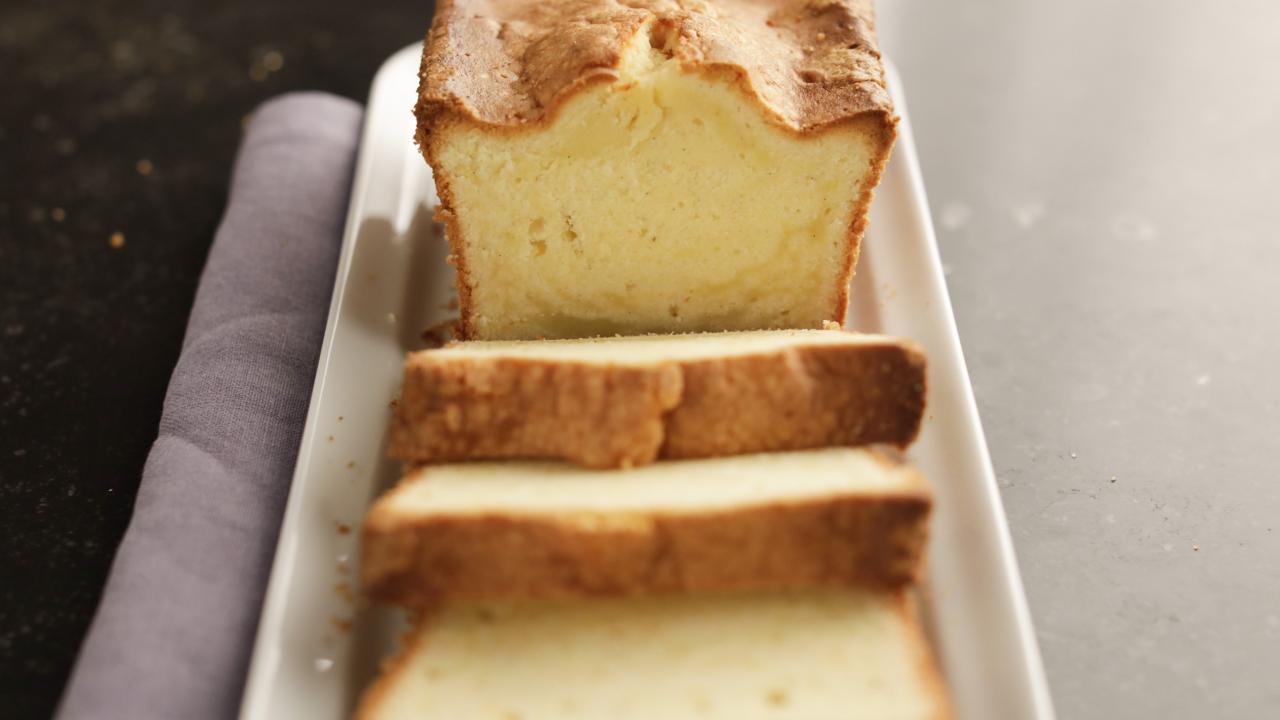 https://food.fnr.sndimg.com/content/dam/images/food/fullset/2018/3/27/0/BX1405_Vanilla-Cream-Cheese-Pound-Cake_s4x3.jpg.rend.hgtvcom.1280.720.suffix/1522168623120.jpeg