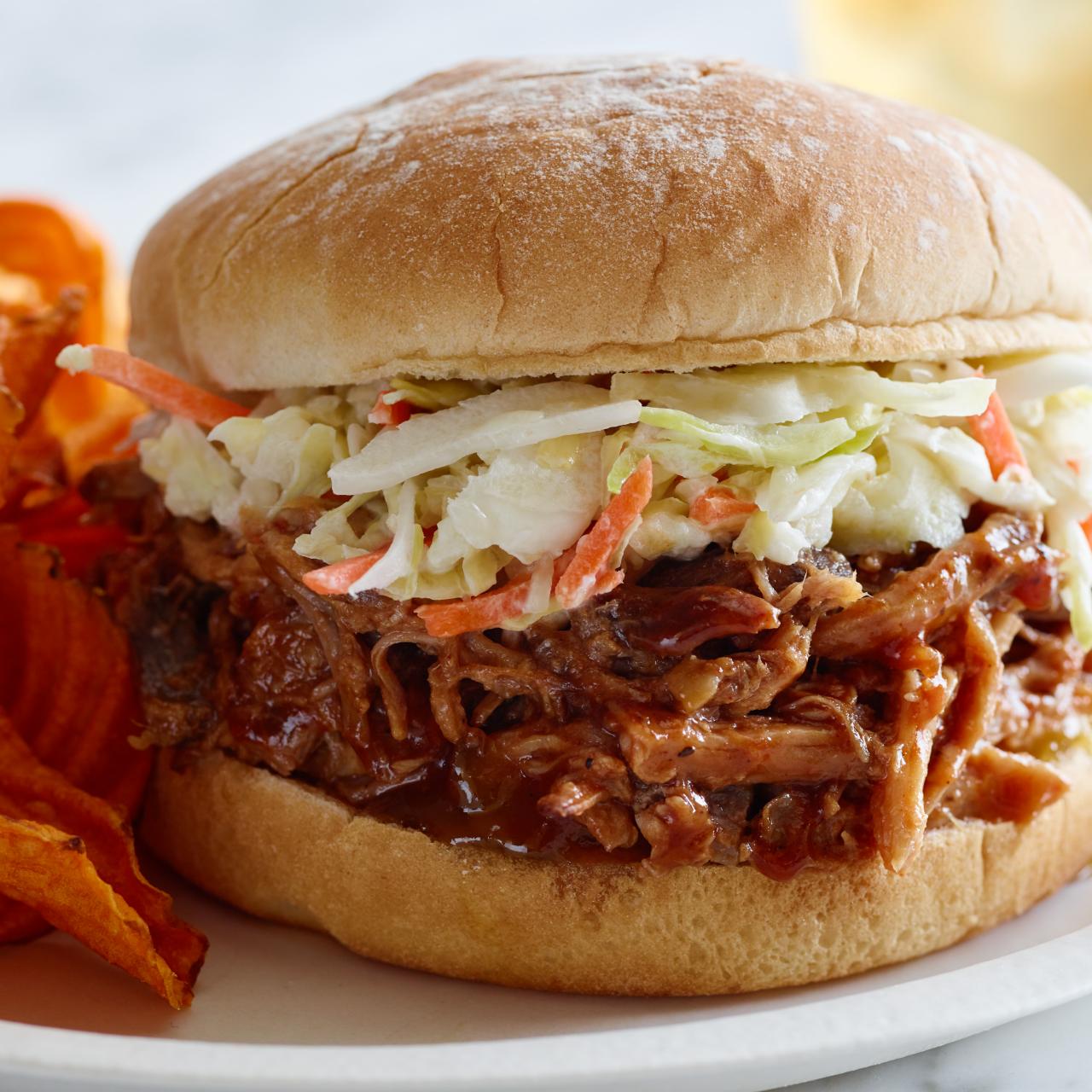 https://food.fnr.sndimg.com/content/dam/images/food/fullset/2018/3/29/0/RX-Kraft_Pulled-Pork-Sandwich_s4x3.jpg.rend.hgtvcom.1280.1280.suffix/1522358599778.jpeg