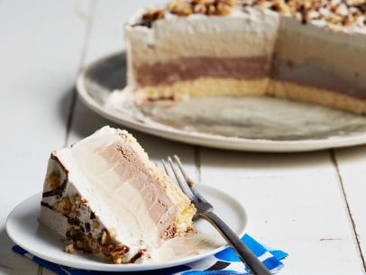 Frozen Mudslide Pie [Boozy Ice Ceram Cake] | Kitchen Dreaming
