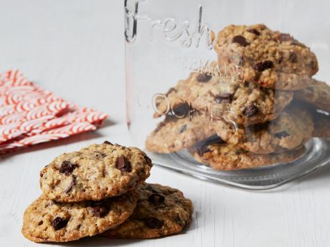 Oatmeal Cookies with Chocolate Chunks and Raisins