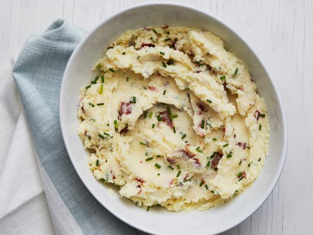 Sour Cream Mashed Potatoes with Bacon and Chives