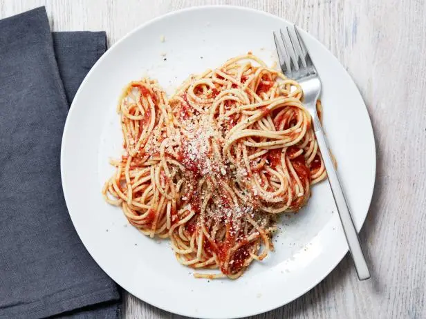 Quick and Easy Spaghetti with Marinara Sauce Recipe | Food Network ...