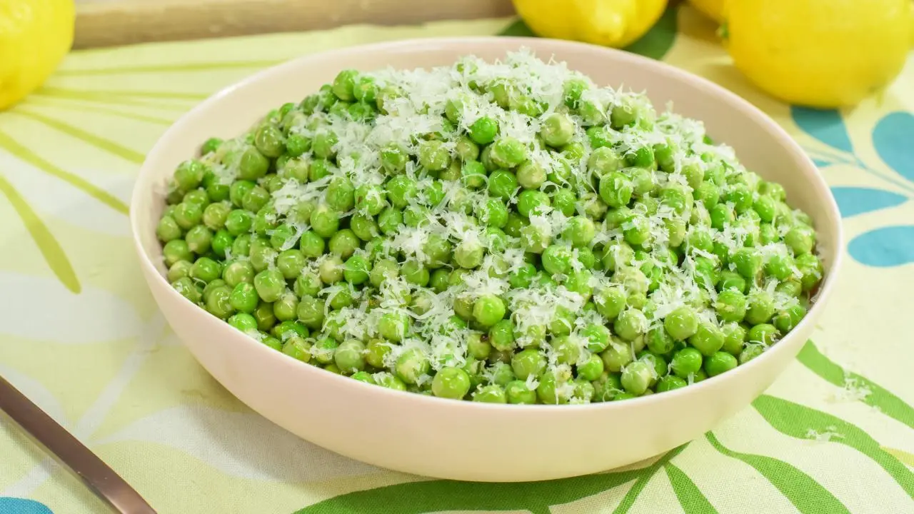 Sunny's 5-Ingredient Lemon and Cheese Peas