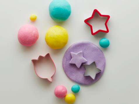 How to Make Marshmallow Play Dough