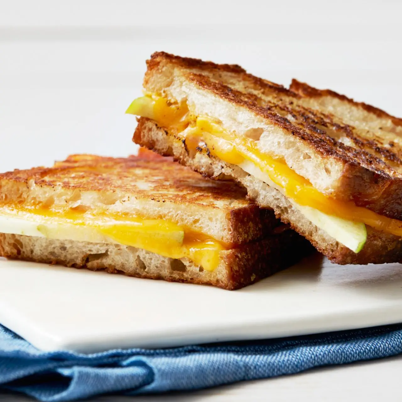 Cheddar and Apple Grilled Cheese Sandwiches