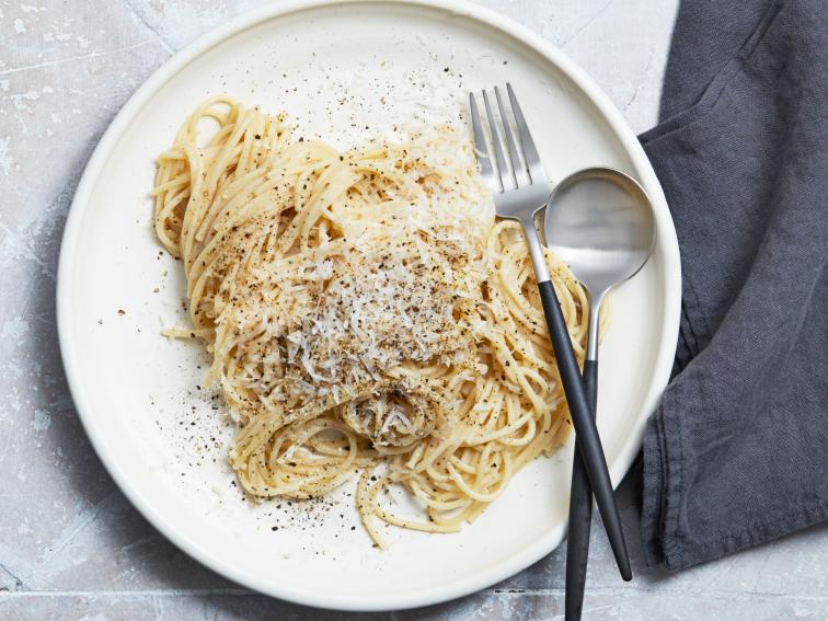 Classic Cheese and Pepper Spaghetti (Cacio e Pepe) Recipe Food