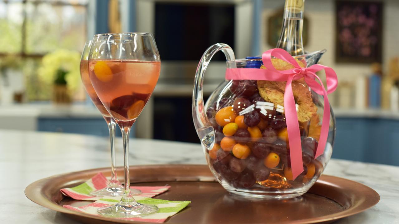 https://food.fnr.sndimg.com/content/dam/images/food/fullset/2018/4/20/0/KC1703_Sangria-Gift_s4x3.jpg.rend.hgtvcom.1280.720.suffix/1524230424712.jpeg