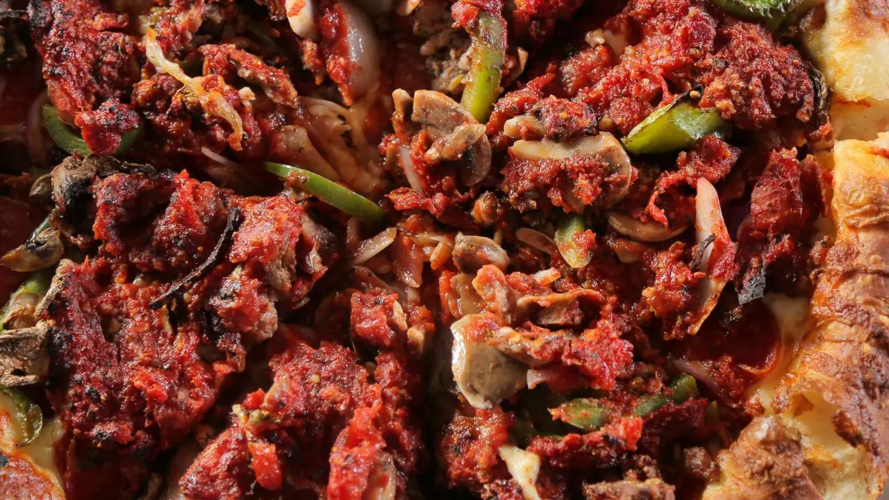 Rocco's Little Chicago Deep-Dish Kitchen Sink Pizza, image size:1280x720