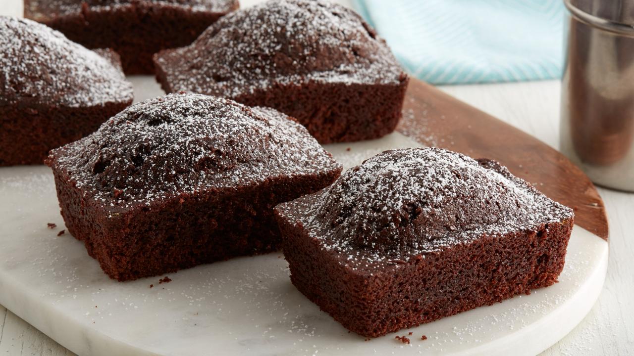 https://food.fnr.sndimg.com/content/dam/images/food/fullset/2018/4/5/0/LS-Library_Mini-Chocolate-Loaf-Cakes_s4x3.jpg.rend.hgtvcom.1280.720.suffix/1522779098795.jpeg