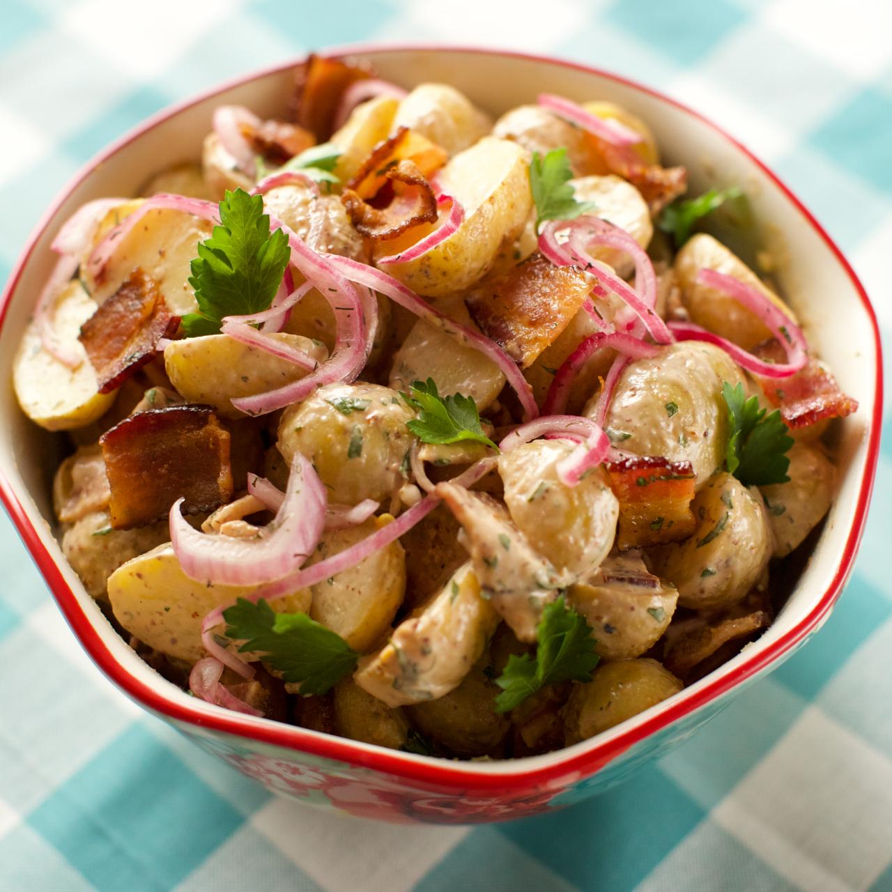 https://food.fnr.sndimg.com/content/dam/images/food/fullset/2018/5/14/1/WU1901_BBQ-Potato-Salad_s3x4.jpg.rend.hgtvcom.1280.1280.suffix/1526332457994.jpeg