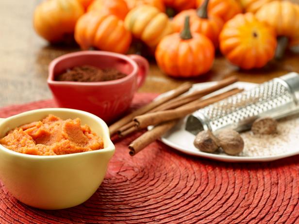 https://food.fnr.sndimg.com/content/dam/images/food/fullset/2018/5/24/1/FN_Pumpkin-Spice-Opener_s4x3.jpg.rend.hgtvcom.616.462.suffix/1405618508401.jpeg