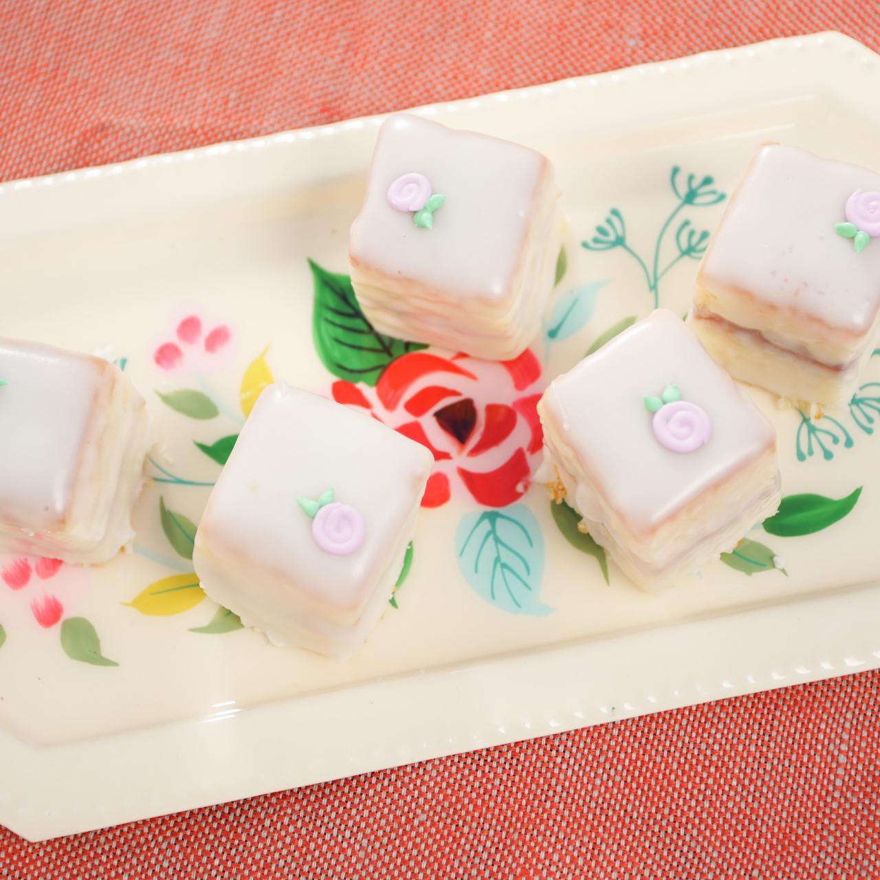 Petit Fours (Baking, Frosting, and Decorating Petit Fours)