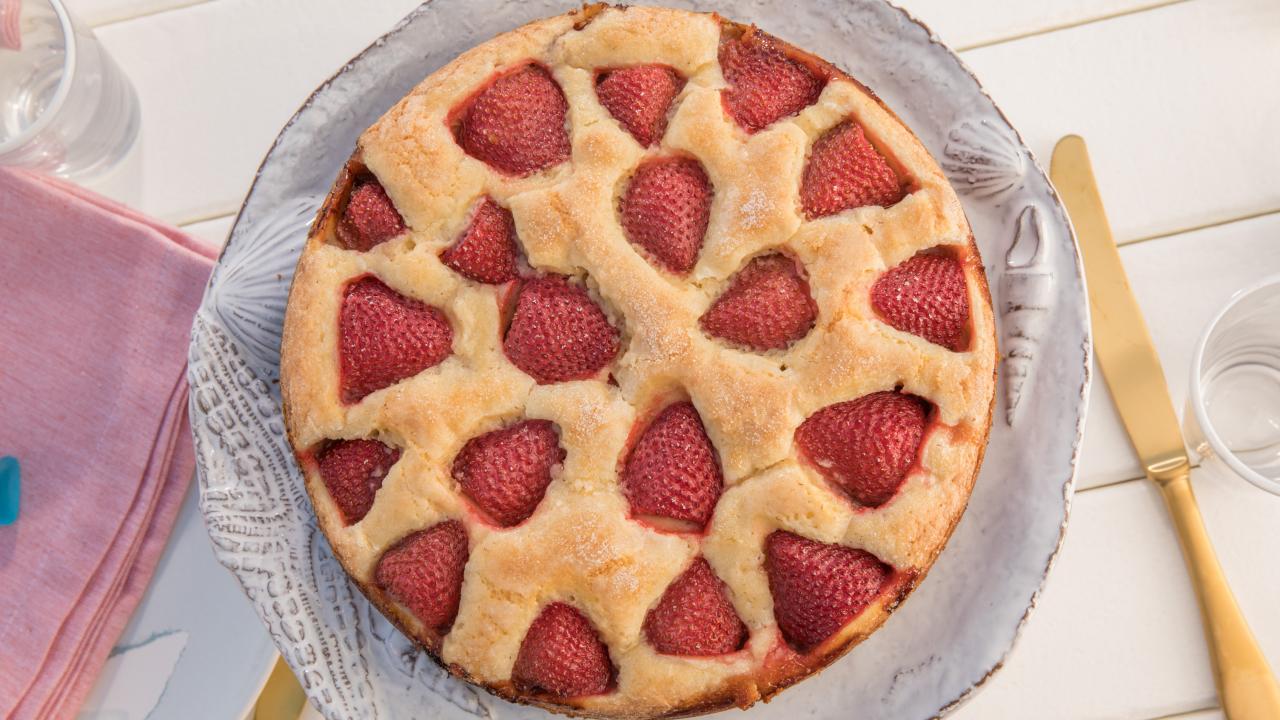 Giada's Strawberry Cake