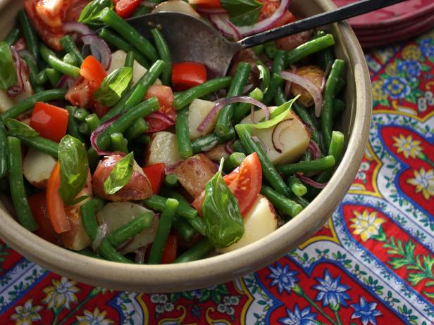 italian potato salad with green beans and tomatoes