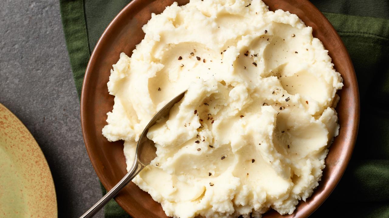 https://food.fnr.sndimg.com/content/dam/images/food/fullset/2018/7/25/0/fnk_instant-pot-mashed-potatoes-h_s4x3.jpg.rend.hgtvcom.1280.720.suffix/1532527788133.jpeg