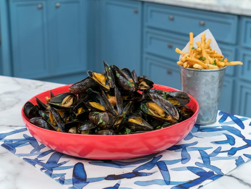 Co-host Sunny Anderson's dish Fix It In 5 Mussels, as seen on The Kitchen, Season 17.