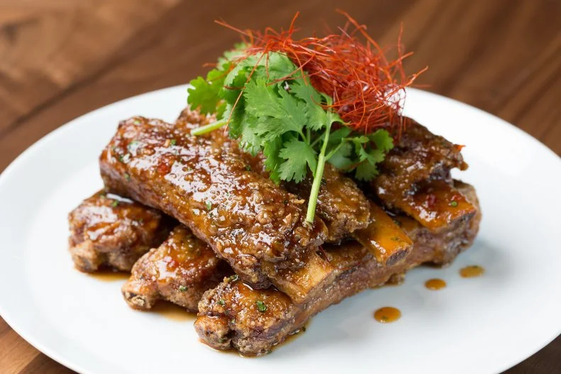 There’s plenty on the menu at Morimoto Asia to captivate even the pickiest diners, but those in the know look past the tourist must-haves to Iron Chef Masaharu Morimoto’s in-house specialties. Food-savvy locals vie for seats in the chic dining room to feast on a Peking duck dinner that vies with the best in Beijing, or maybe a plateful of sticky ribs. The Forbidden Lounge serves small plates with themed cocktails laced with lychee or yuzu, or belly up to the second-floor sushi bar for a multicourse omakase meal.
