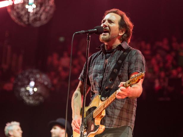 LONDON, ENGLAND - JUNE 18: Eddie Vedder of Pearl Jam performs at The O2 Arena on June 18, 2018 in London, England. (Photo by Brian Rasic/WireImage)