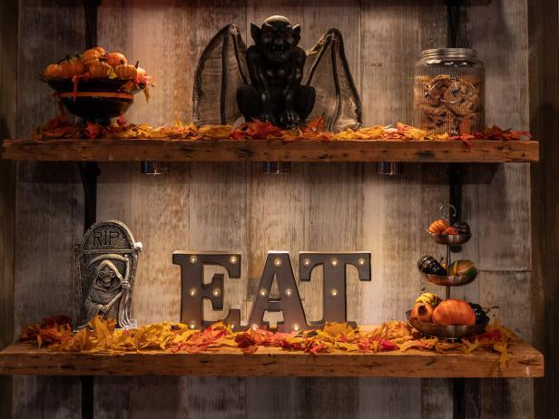 Set details for episode 402, as seen on Food Network's Halloween Baking Championship, Season 4.