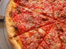 <p>If you are in the the River North region of Chicago and craving old school Italian head to Danny Alberga&rsquo;s Bella Luna Caf&eacute;. Try the crispy deep-dish sausage pizza with hand-crushed tomato sauce and the massive handmade sausage ravioli.</p>
