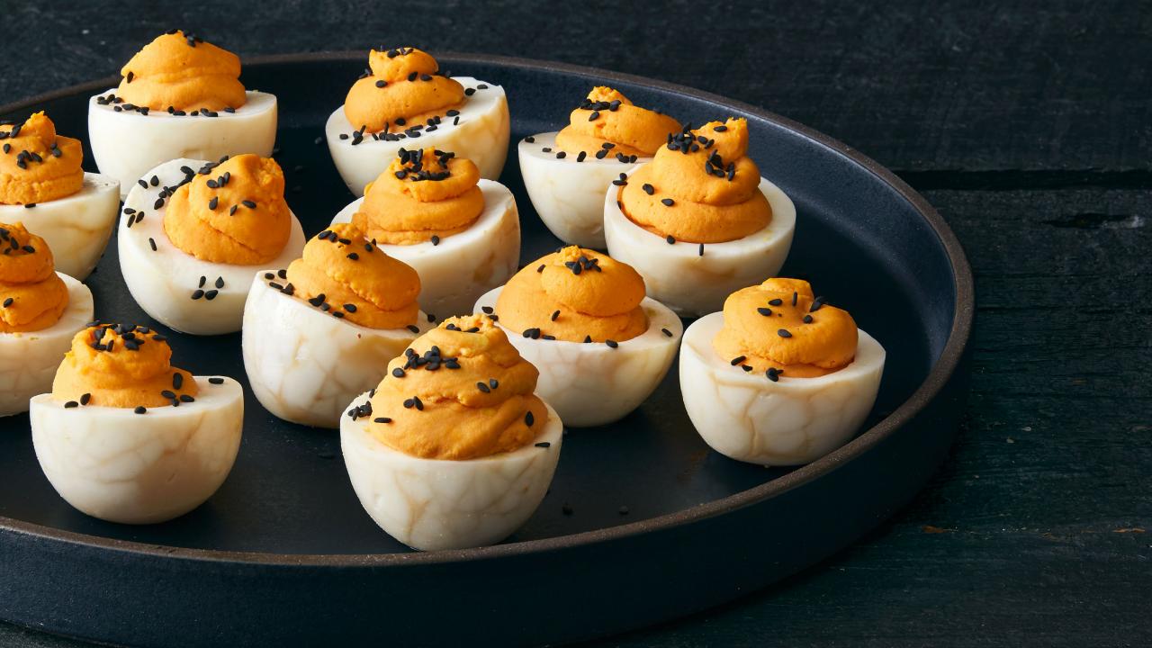 Halloween Deviled Eggs - The Gingered Whisk