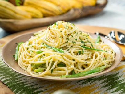 Geoffrey Zakarian makes Bucatini al Limone with Green Beans, as seen on Food Network's The Kitchen