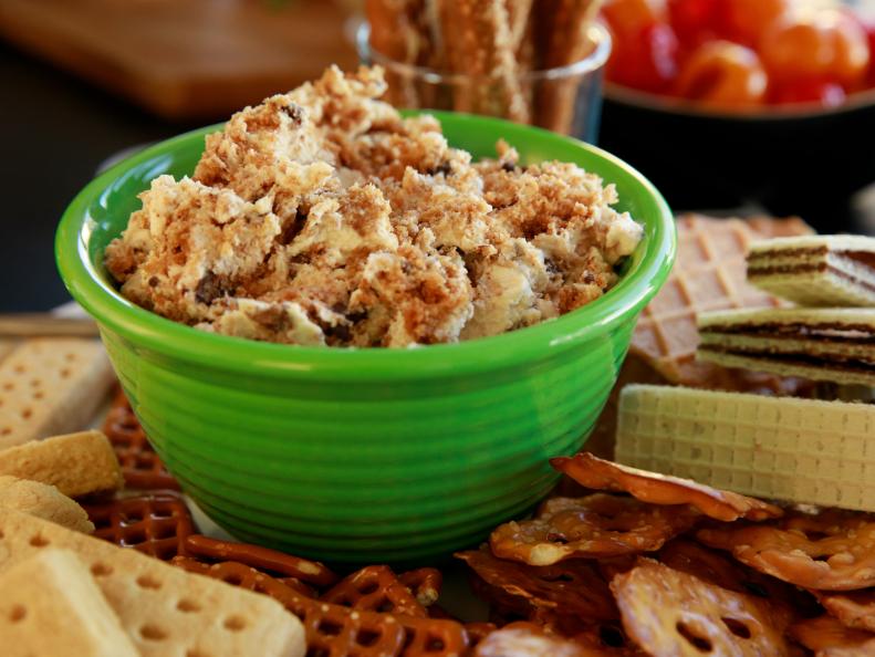 Giadas Chocolate Cookie Cheesecake Dip, as seen on Giada Entertains, Season 4.