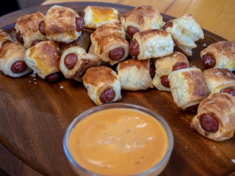 Pigs in a Blanket with Spicy Hot Dip