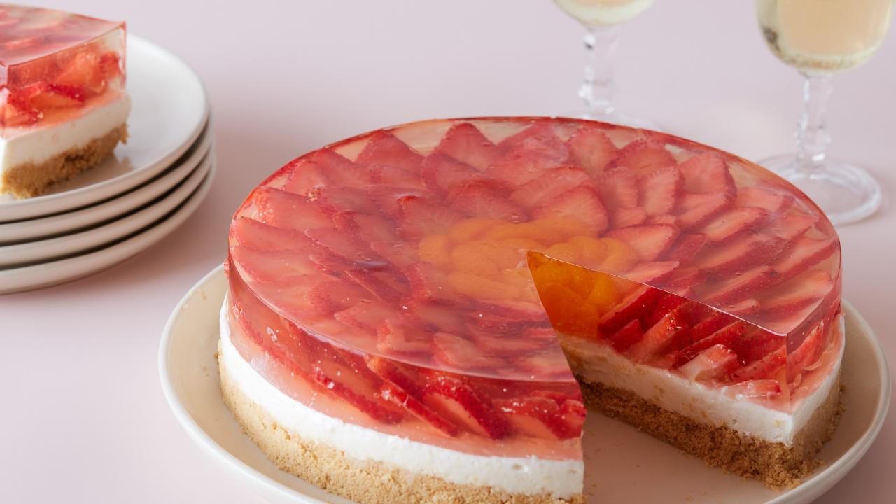 Strawberry and Wine Flower Cheesecake