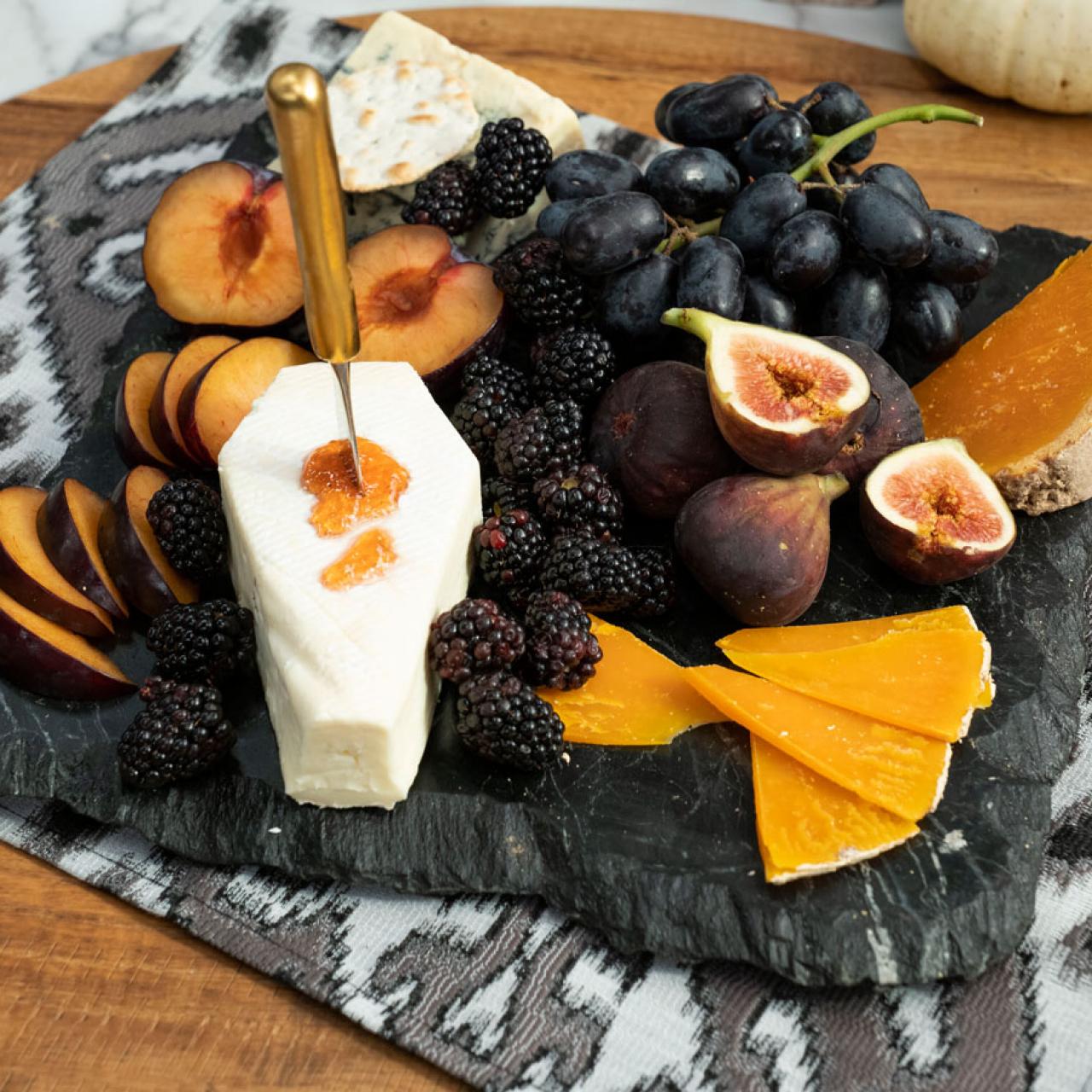 How to Make an Easy Cheese Board in 10 Minutes - Damn Delicious