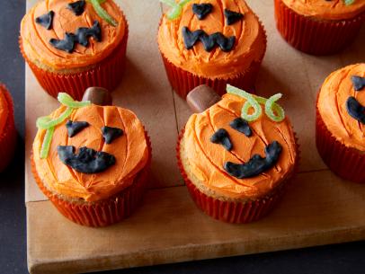 Jack O Lantern Pumpkin Spice Cupcakes