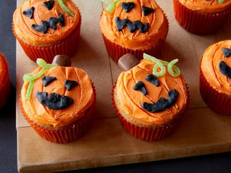Jack-O-Lantern Pumpkin Spice Cupcakes