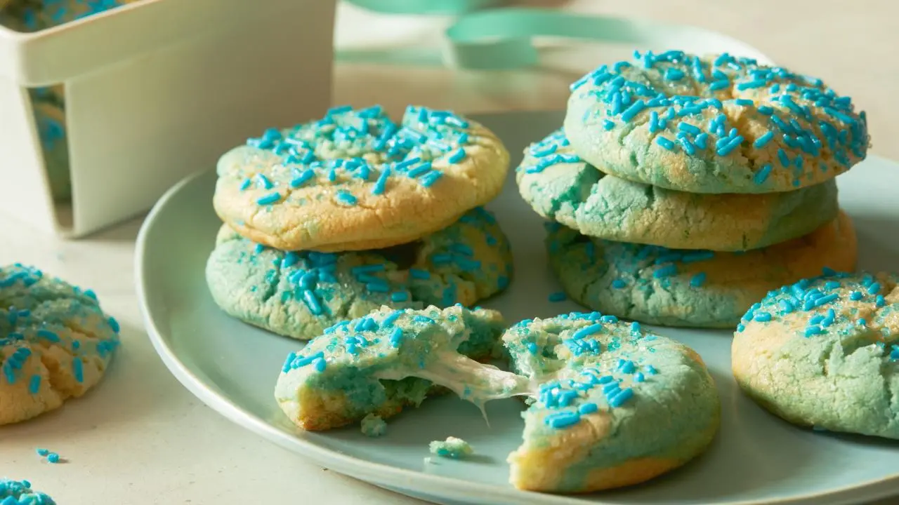 Marshmallow-Stuffed Blizzard Cookies