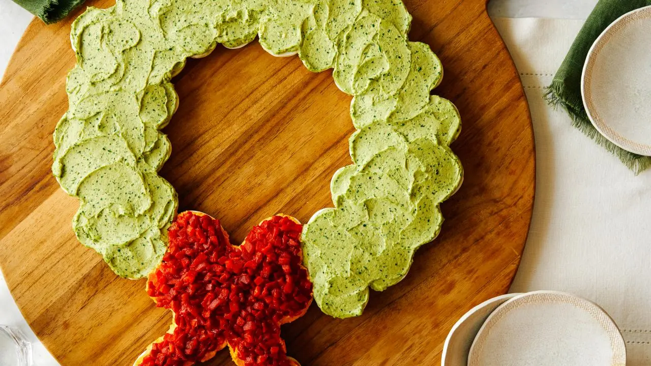 Pull-Apart Deviled Egg Wreath