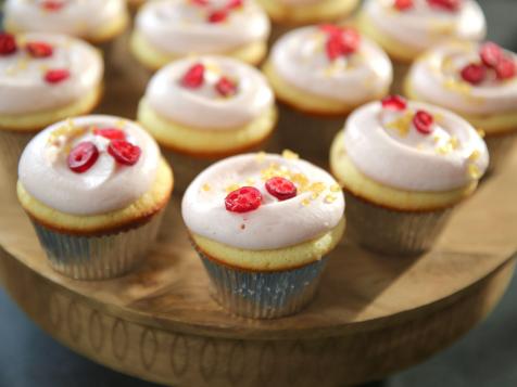 Cranberry Stuffed Cupcakes with Cranberry Cream Cheese Frosting