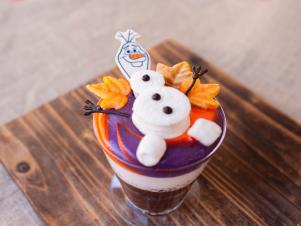 FN_WaltDisneyWorld-holiday-OlafsFrozenHotChocolateCake_DisneyChristmasFood_s6x4.JPG
