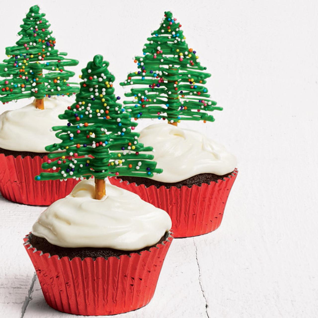 https://food.fnr.sndimg.com/content/dam/images/food/fullset/2019/11/21/0/FNM_120119-Christmas-Tree-Cupcakes_s4x3.jpg.rend.hgtvcom.1280.1280.suffix/1574360783371.jpeg