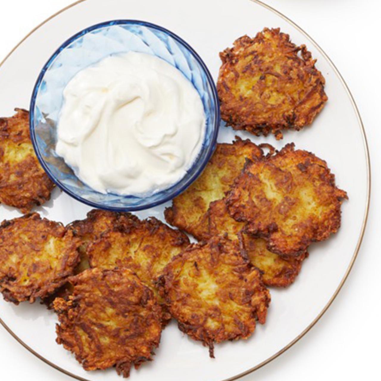 Delicous & Classic Potato Pancakes [Latkes] Recipe!