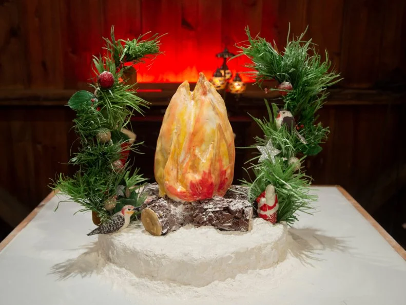 Competitors Kate Sullivan and Sara Porter's Snowed In inspired cake, as seen on Santa's Baking Blizzard, Season 1.