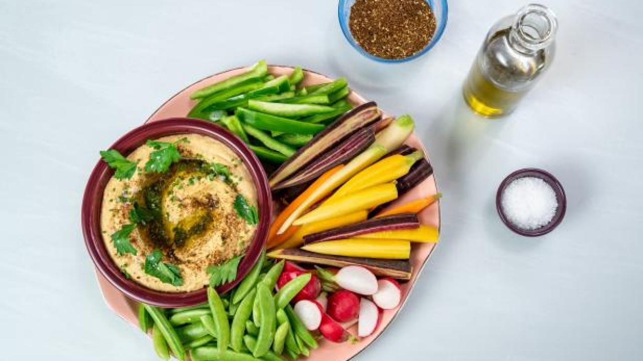 https://food.fnr.sndimg.com/content/dam/images/food/fullset/2019/12/03/hummus.jpeg.rend.hgtvcom.1280.720.suffix/1575407959045.jpeg