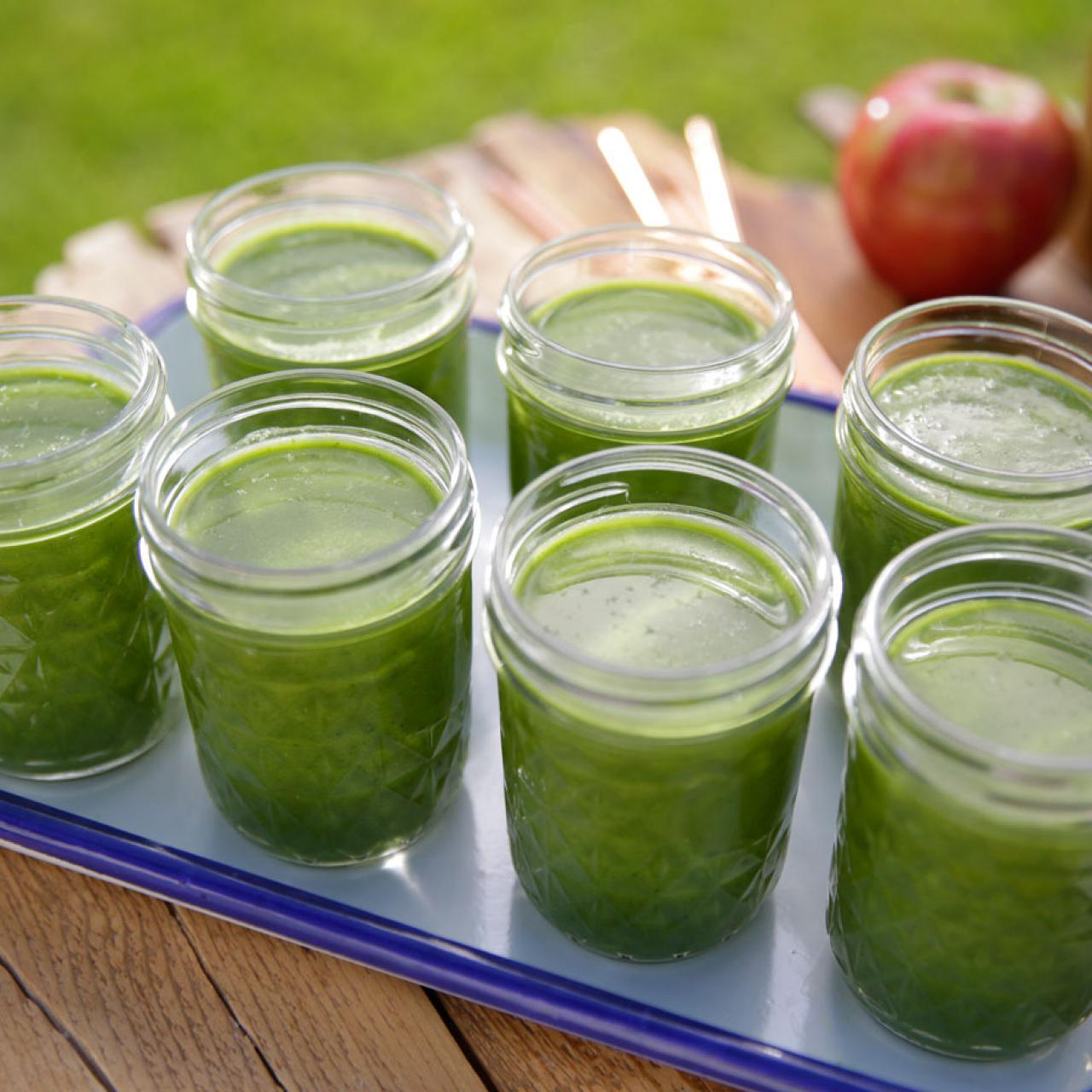 https://food.fnr.sndimg.com/content/dam/images/food/fullset/2019/12/04/MW411_apple-and-peanut-butter-green-smoothiez-s4x3.jpg.rend.hgtvcom.1280.1280.suffix/1575478434942.jpeg