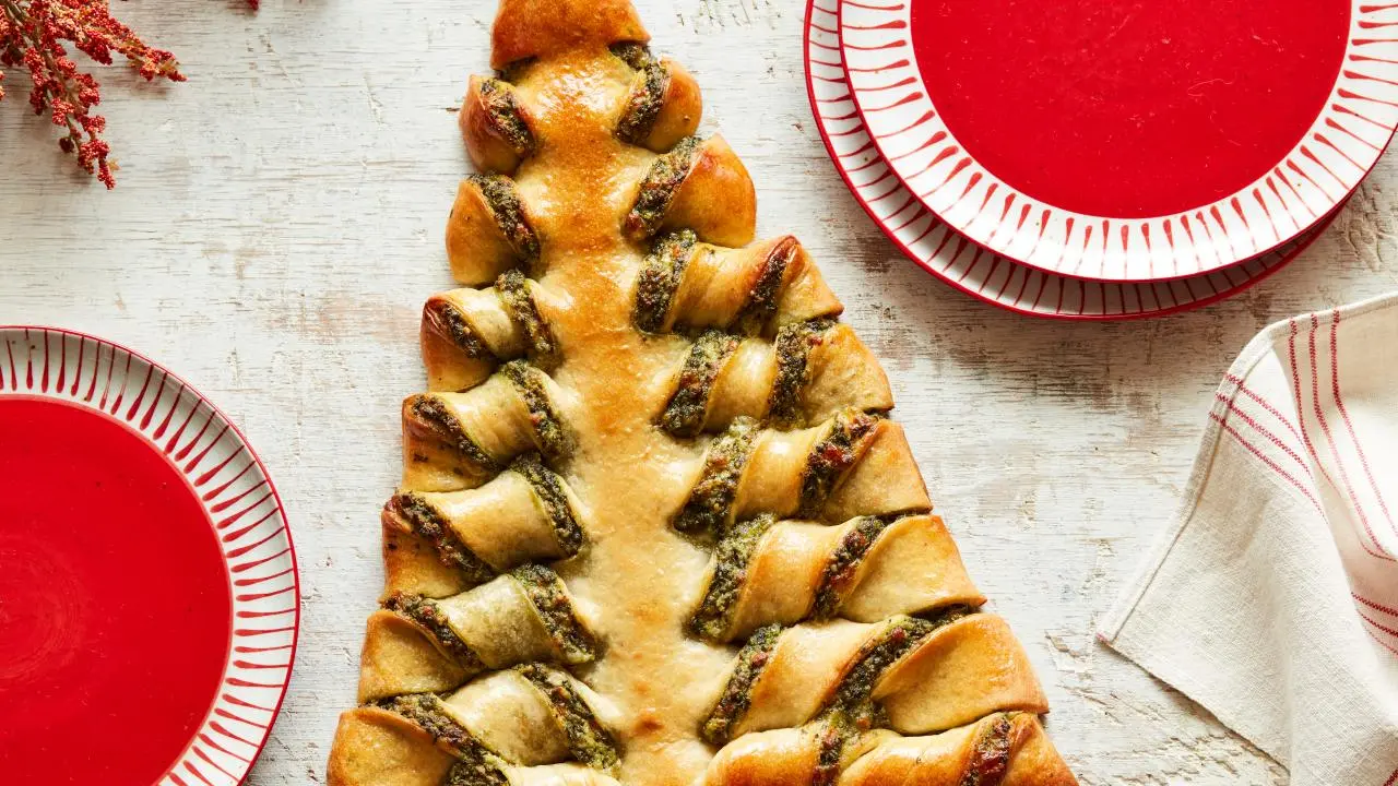 Christmas Tree Pesto Breadsticks