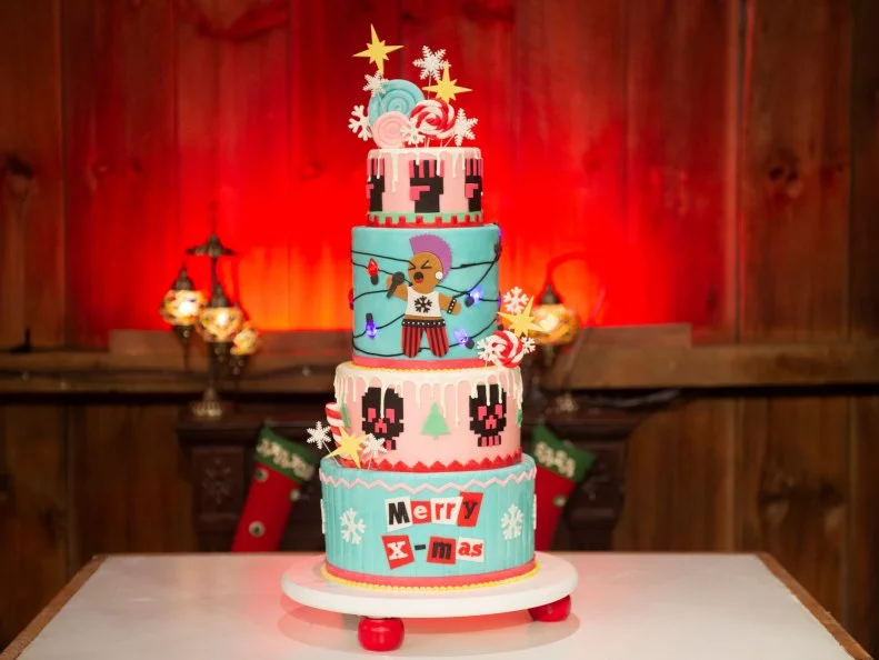 Competitors Amanda Robinson and Sara Baker's ugly sweater cake, as seen on Santa's Baking Blizzard, Season 1.