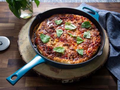 Host Rachel Ray's Hot Sausage Cast Iron Skillet Pan Pizza, as seen on 30 Minute Meals, Season 28.
