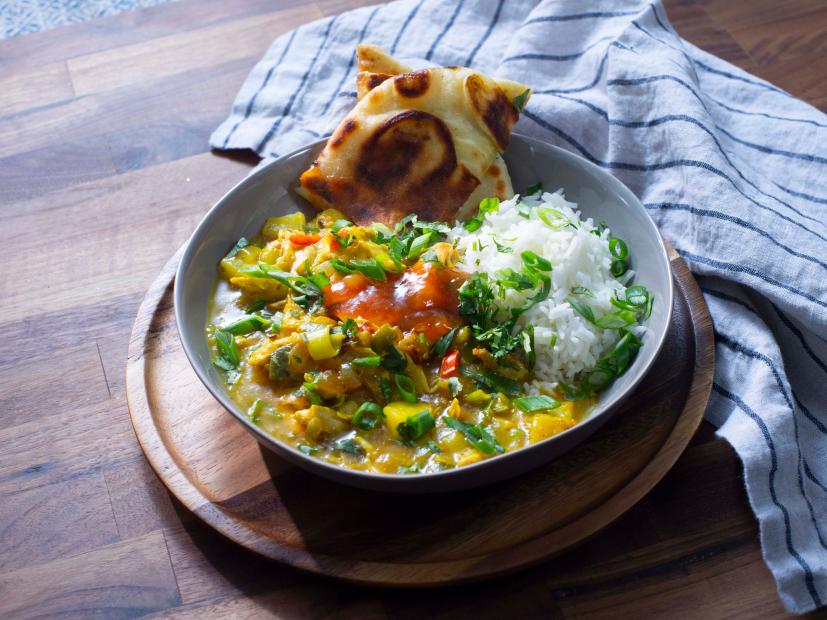 Host Rachel Ray's Chicken Curry in a Hurry with Basmati, as seen on 30 Minute Meals, Season 28.