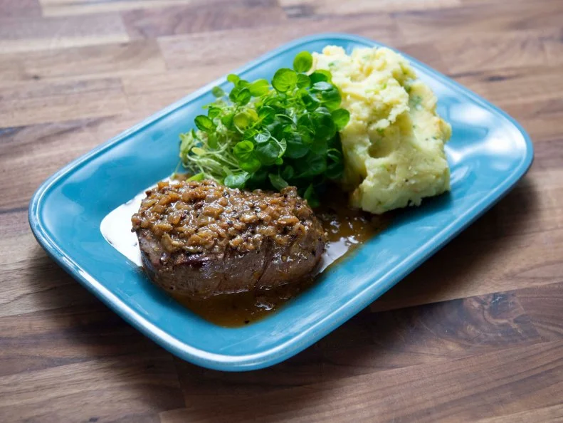 Host Rachael Ray's Sichuan Steak Au Poivre, as seen on 30 Minute Meals, Season 28.