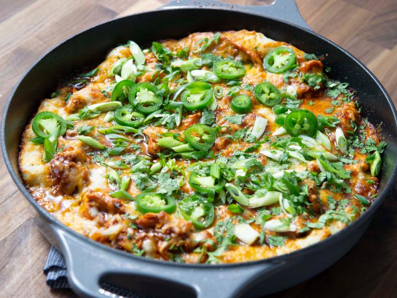 Host Rachael Ray's Barbeque Chicken Pan Pizza, as seen on 30 Minute Meals, Season 28.