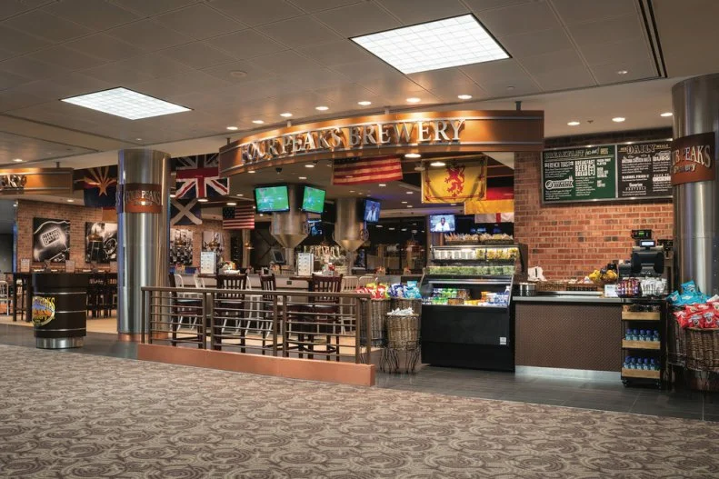 If there isn't time to head to Scottsdale or Tempe to pair this desert-favorite beer with pub food, look no further than the airport to get your fix. This airport locale serves up signature brews like the caramel-noted Double Knot and the peach golden ale alongside grub like chicken enchiladas, green-chile pork poutine, and fish and chips made with the brewery's Kilt Lifter beer.