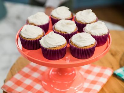 Joy Bauer makes Blender Cupcakes, as seen on Food Network's The Kitchen, Season 20.
